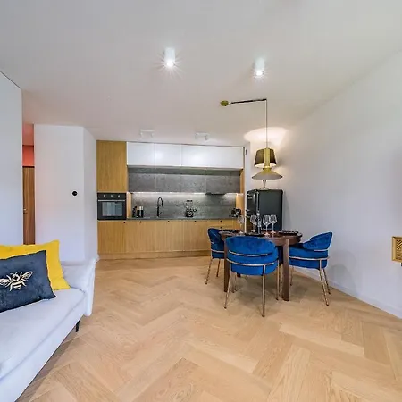 公寓 Hello Chmielna With Private Parking And Balcony 格但斯克