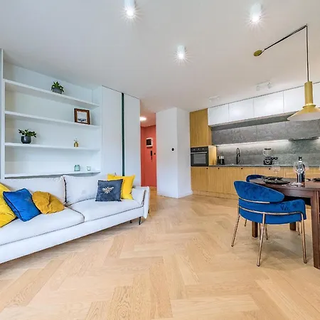 Apartment Hello Chmielna With Private Parking And Balcony Gdansk