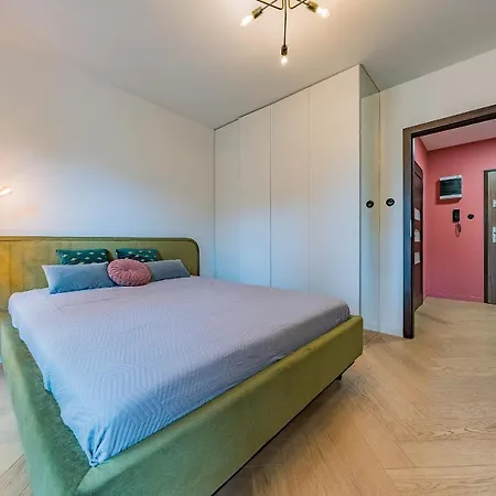 Апартаменты Hello Chmielna With Private Parking And Balcony *