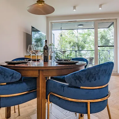 Апартаменты Hello Chmielna With Private Parking And Balcony